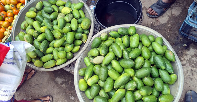 রমজান এলেই লেবু আপেল হয়ে যায়